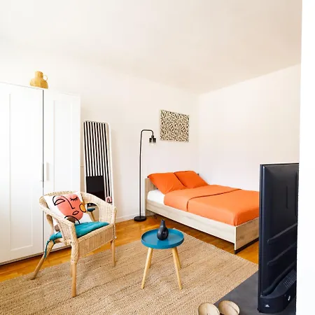 Moderne, Stylee Et Confortable En Centre בית אירוח